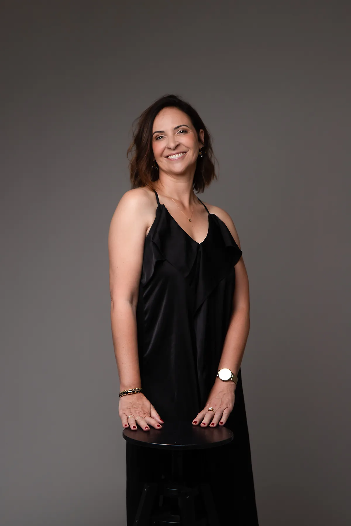 Cindy, wedding planner Bell'Events, portrait souriant en studio