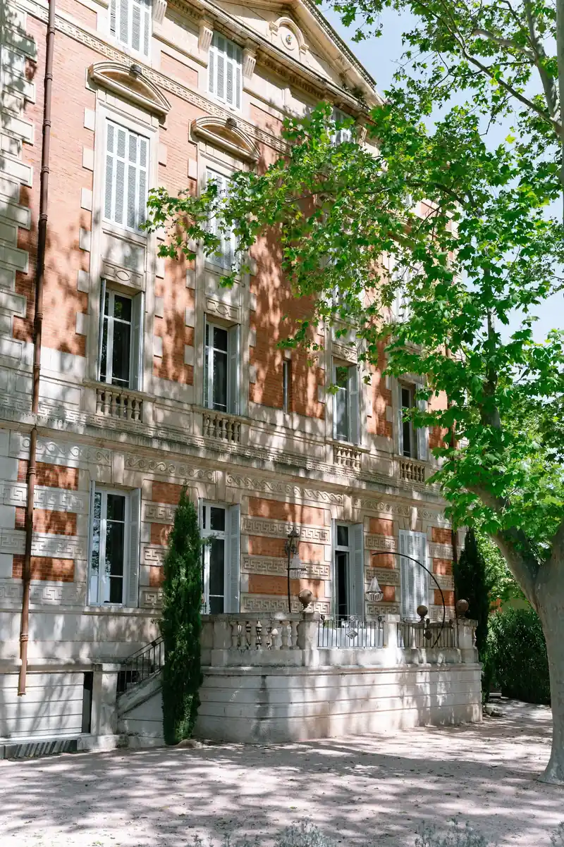 Façade du Château de la Beaumetane pour un mariage en Provence
