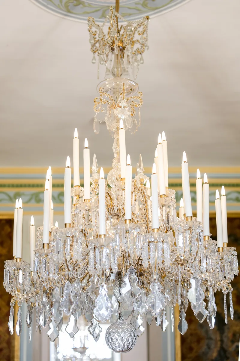 Lustre en cristal et bougies au Château de Fonscolombe