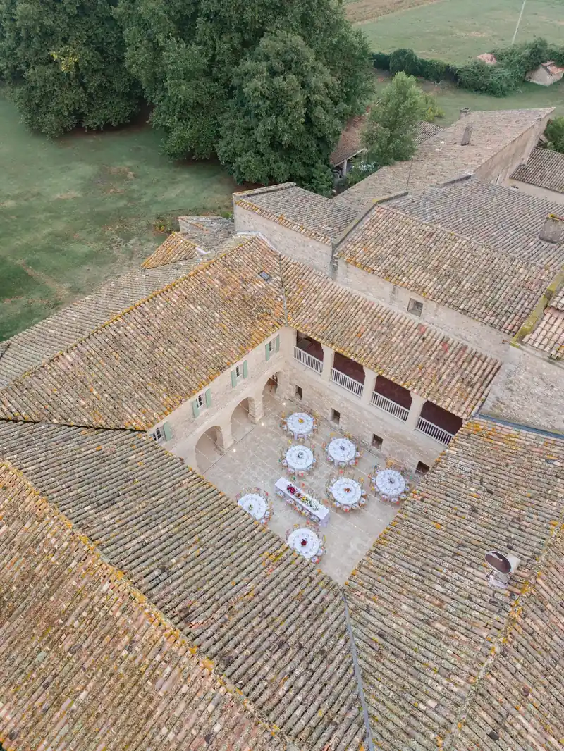Vue aérienne de la cour intérieure de Notre-Dame-des-Prés