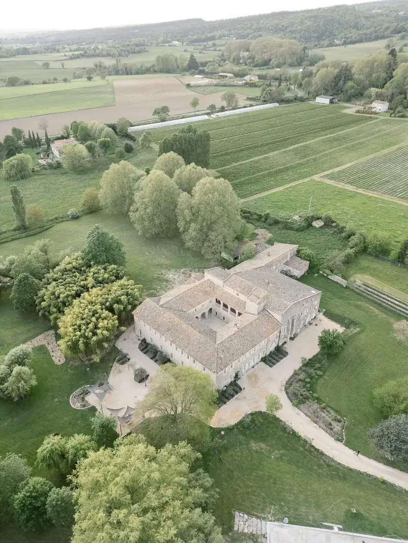 Vue aérienne du domaine du Jardin des Murmures pour un mariage
